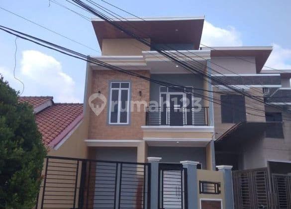 Rumah bagus 2 lantai siap huni di harapan indah bekasi utara