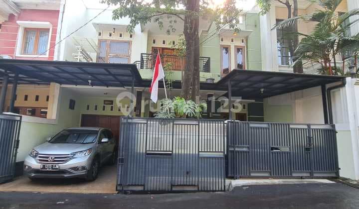 Rumah luas siap huni strategis di Jati Cempaka Pondok Gede Bekasi