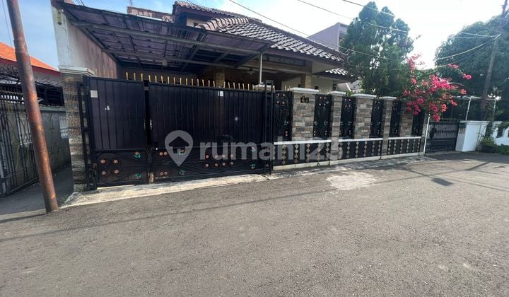 Rumah mewah megah siap huni strategis di Duren Sawit Jakarta Timur