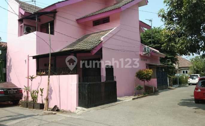 Rumah pink siap huni strategis di Pondok Pekayon Indah Bekasi