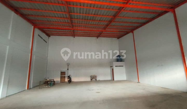 Ruang usaha luas 200 m2 siap pakai strategis di jl Ratna Jatibening bekasi
