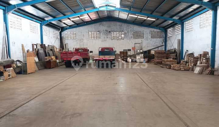 A spacious 360 m2 warehouse, ready to use, strategically located in Margahayu, East Bekasi.