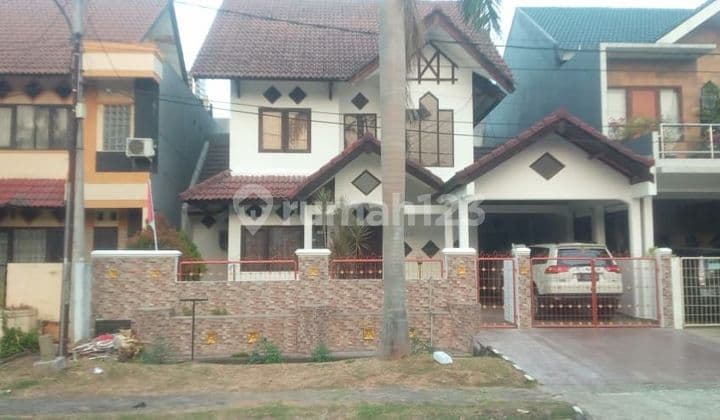 Rumah cantik 2 lt siap huni strategis di Kemang pratama Bekasi