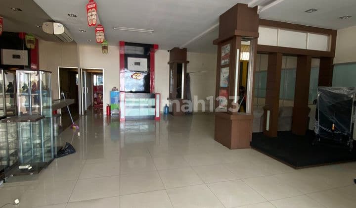 For Quick Lease. 3 Connected Shop Houses. Season City, Jembatan Besi, West Jakarta.