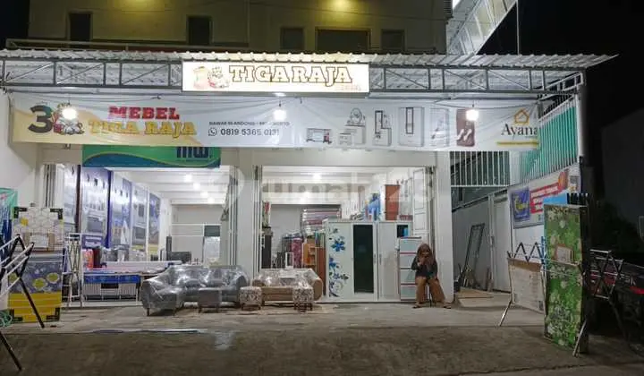 3-Story Zero Row Shop on Dawar Blandong Main Road, Mojokerto