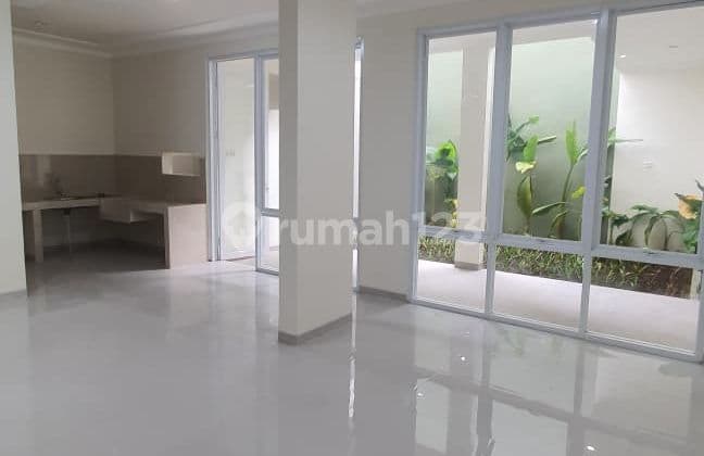 Rumah 2 Lantai Unimas Sidoarjo