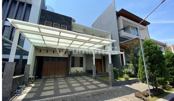 Semi-Furnished Luxury House in Singgasana Mekarwangi, Bandung