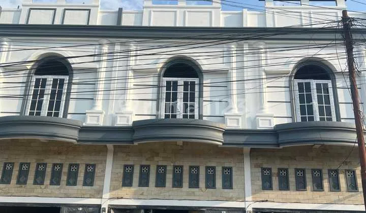 Ruko Jumbo Dengan Lebar 5m 2½ Lantai Ruko Jumbo Dengan Lebar 5m 2½ Lantai