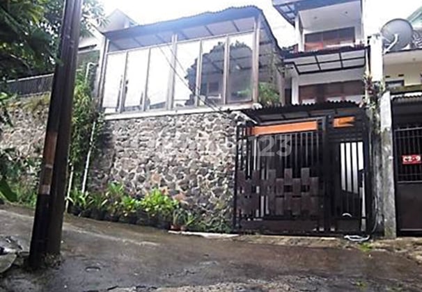 Rumah Lelang Bagus 2 Lantai di Komplek Cibeunying Bandung