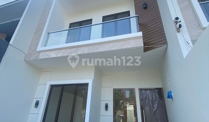 Dijual Rumah 2 Lantai Baru Lokasi Selangkah Dari Merr Surabaya