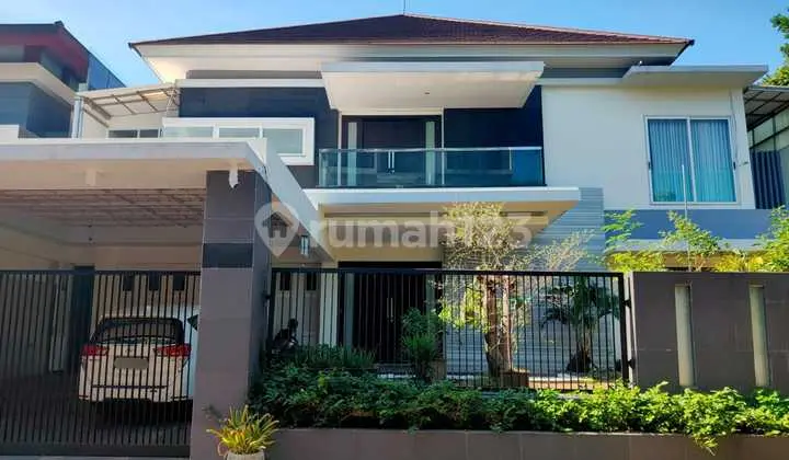 Dijual Rumah Mewah Lokasi Graha Family Lengkap Dengan Pool Dan Semi Furnished