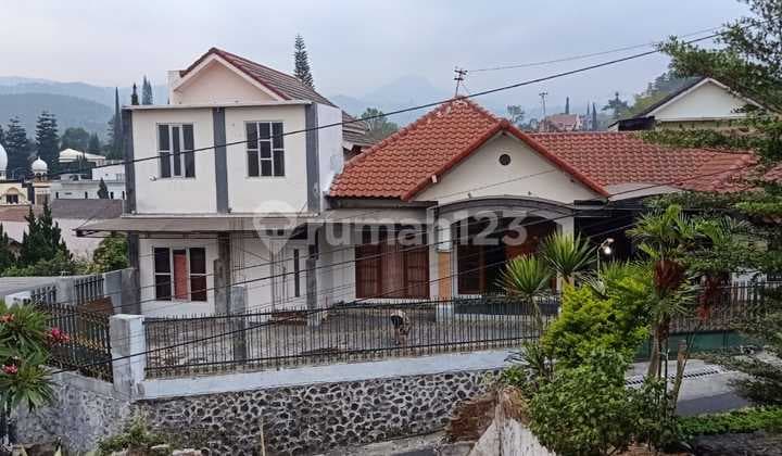 Dijual Murah Villa Lokasi Batu Malang Lengkap Furnished