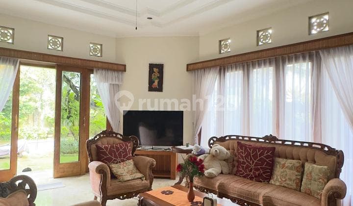 Di Jual Villa 2 Lantai di Kerobokan Bali