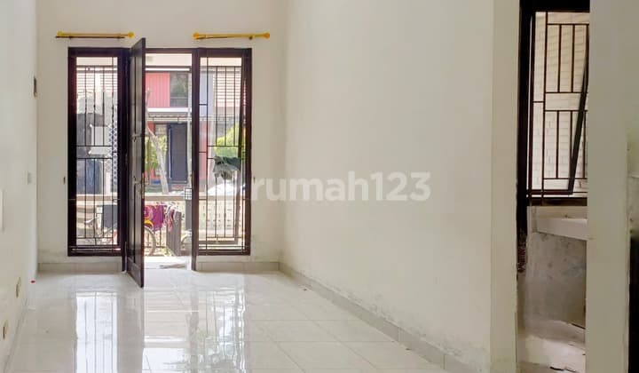 Rumah 2 Lantai,Dalam Cluster,Jalan Lebar di Graha Raya.