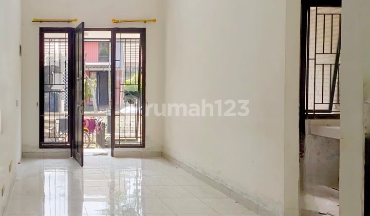 Rumah 2 Lantai,Dalam Cluster,Jalan Lebar di Graha Raya.