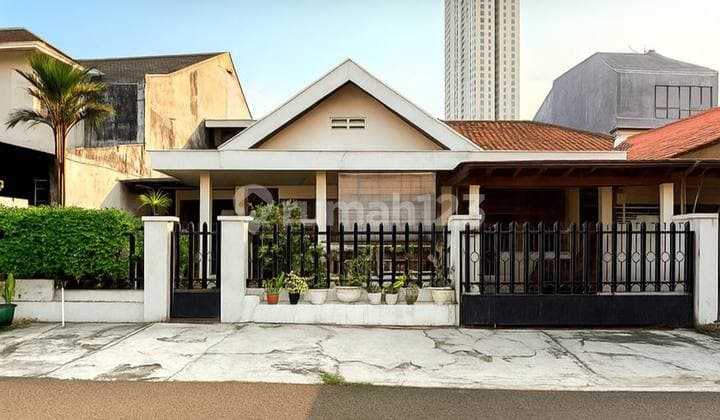 Rumah Lama Hitung Tanah Dalam Kompleks Tenang, Cocok Untuk Hunian