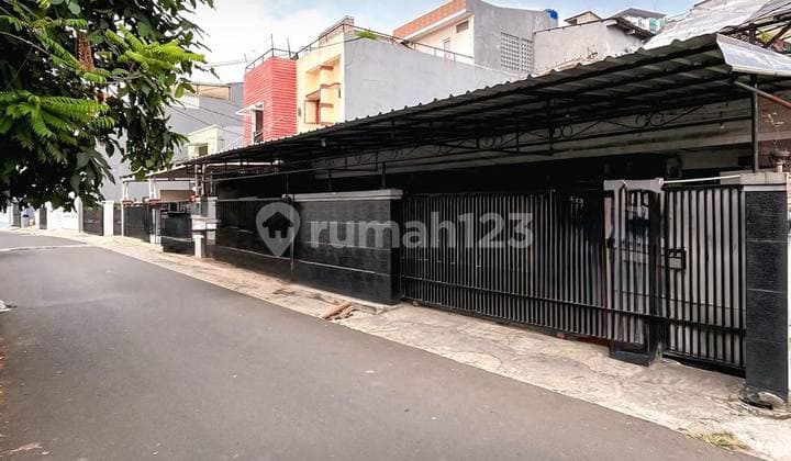 Rumah Kost, 2 Lantai, Cocok Hunian / Investasi, Butuh Renovasi