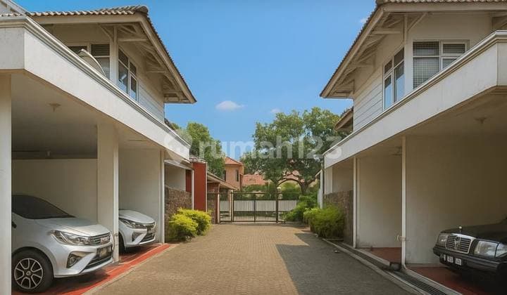 Compound 4 Unit Rumah, Tanah Luas, One Gate System di Pejaten