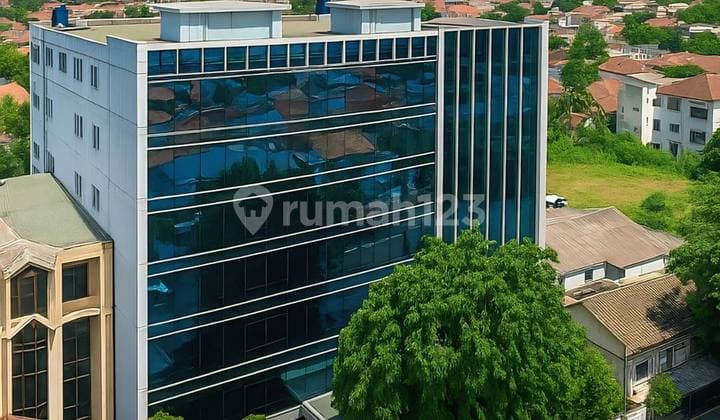 Gedung 8,5 Lantai, Bangunan Baru, Area Komersil, Parkir Luas