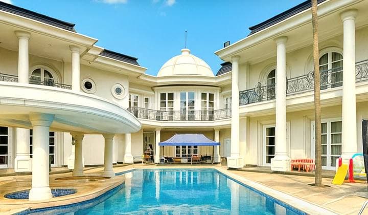 Rumah Mewah Terawat Dan Siap Huni, Tanah Luas Dan Bangunan Besar