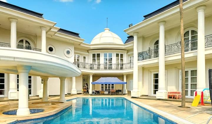 Rumah Mewah Terawat Dan Siap Huni, Tanah Luas Dan Bangunan Besar