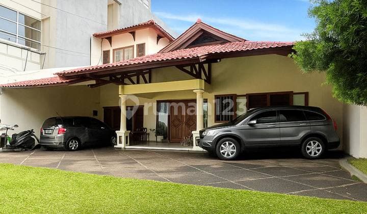 Tanah Luas, Bangunan 2 Lantai Terawat, Lokasi Strategis Di Cipete