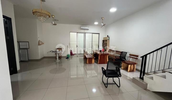 Disewakan Rumah 2Lt Pik2 Uk 8X15 Semi Furnish Ac & Kitchen Set