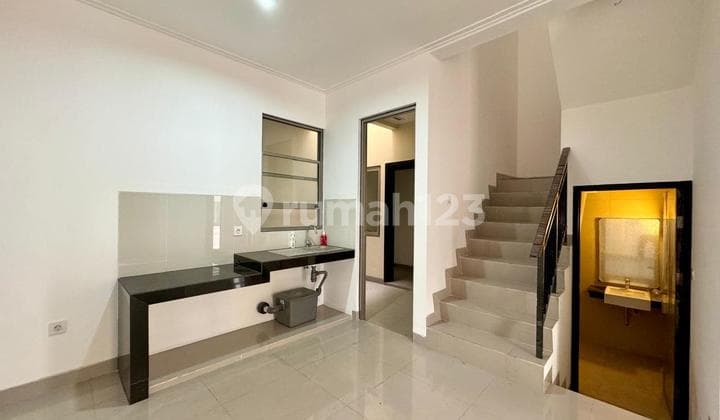 For Sale: 2-Story House in PIK2, Miami Cluster, Size 9x12.5, Corner Unit, Brand New