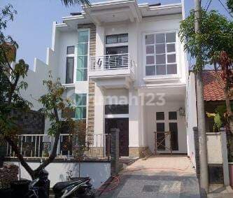 Dijual Rumah 2 Lantai Di Bulevar Hijau Harapan Indah