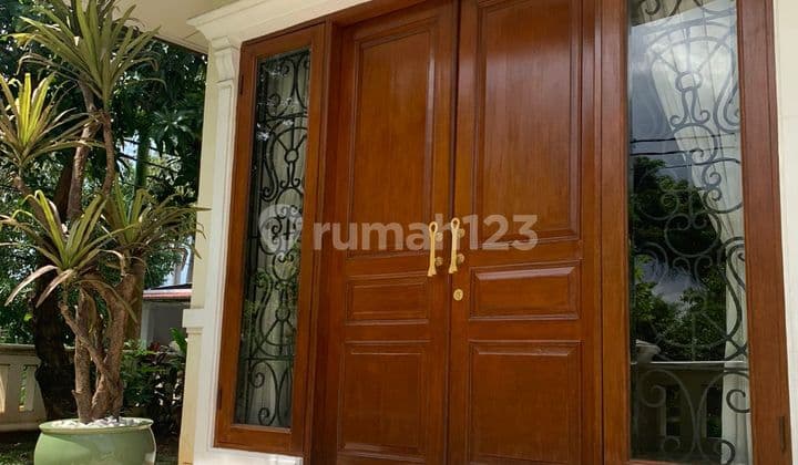 For Sale 2.5-Story House Hook Position Semi Furnished in Klp Gading