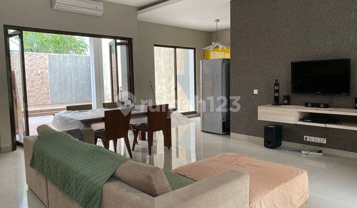 Beautiful House in De Park BSD 2 Floors Neat Ready to Live Good Location