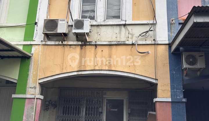 Shop House Facing the Road. Near Penabur School, Tunas Mulia School. In a row with Harapan Sehati Children's Clinic.