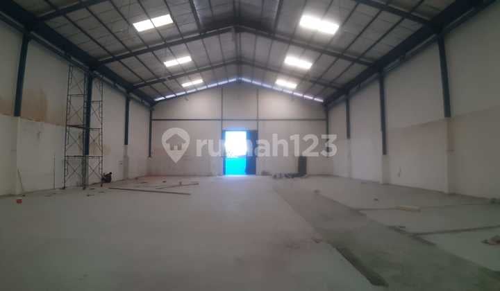 For rent. Warehouse ready to use. Wide front road for 40ft container.