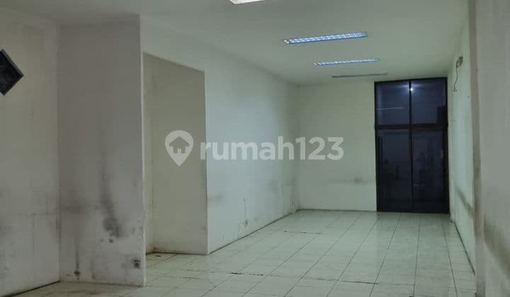 *Disewakan Gudang 2 Unit (Gandeng) di Daan Mogod Batu Ceper Tangerang*L. Tanah. : 1.885M²L. Bangunan : 1.485M²( Termasuk Kantor 2 Lantai + Mess)Listrik. : 23.000Vaair : Pam dan Air Tanahharga : 1.2M/Tahun (Nego Sampai Deal), Minimal 3 Tahun, Exclude Pajak
