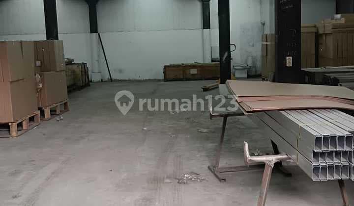 For Rent, Neat Warehouse, Wide Road, 40-Foot Container Accessible.