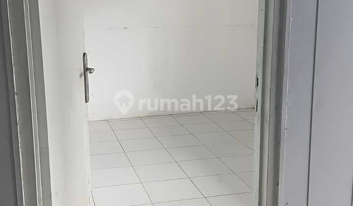 Disewakan Gudang Rapi Dekat Akses Tol Bandara Daan Mogot Kontainer 40 Feet