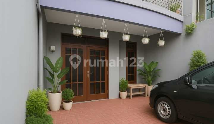 Tidy Ready-to-Live 3-Storey House in Poltangan, East Pejaten