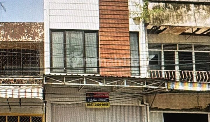 FOR RENT: A STRATEGICALLY LOCATED SHOPHOUSE ON THE MAIN ROAD IN THE CENTER OF SEMARANG CITY