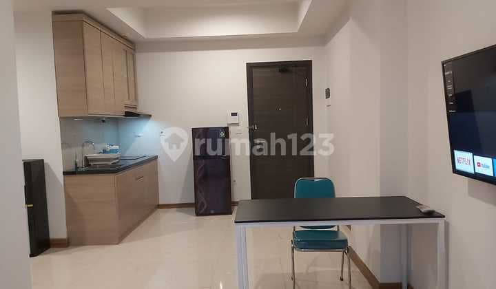 Apartment Sudirman Hill Residence 2 BR Semi Furnished