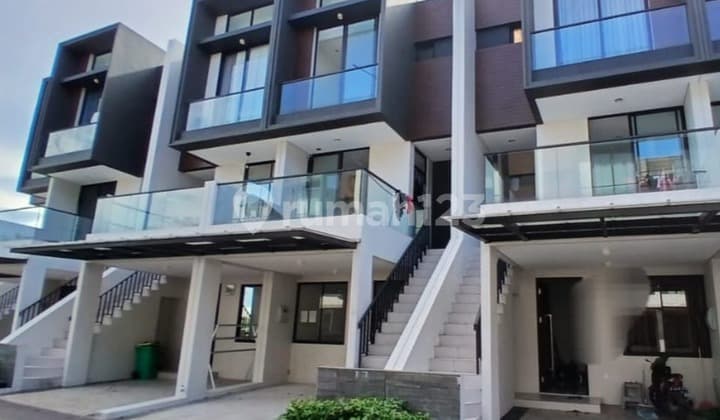 Rumah Bagus Siap Huni di Golf Island, 3 Lantai