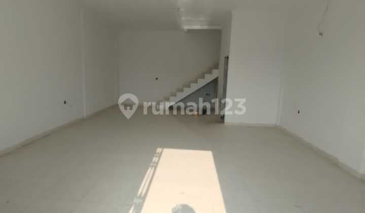 Ruko brand new gandeng di Muara Karang Pinggir jalan raya