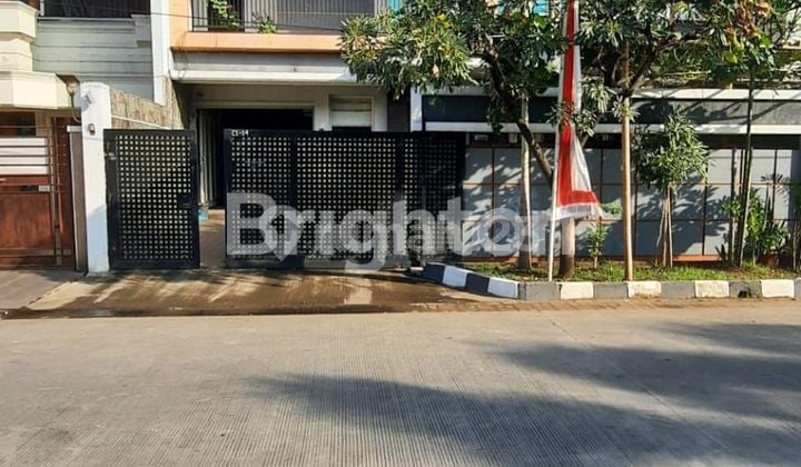 RUMAH MEWAH GREEN GARDEN