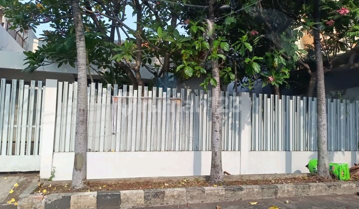 Rumah Disewakan Satu Setengah Lantai Area Sunrise Garden