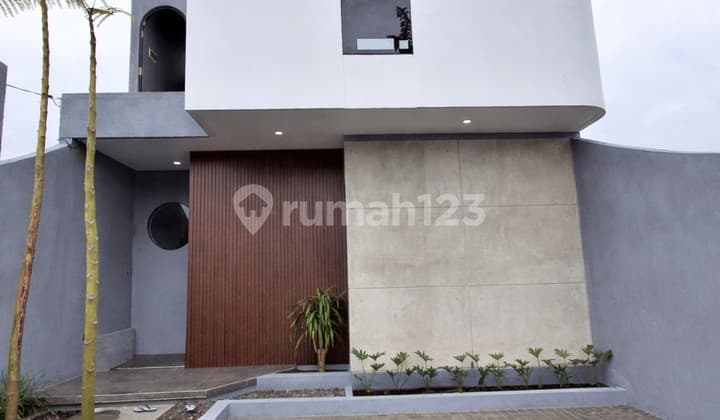 Bonus Rooftop & Inner Court! Rumah Industral di Turangga Bandung