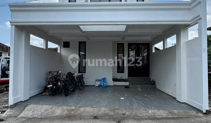 Rumah Full Furnished Nuansa American Clasic Dekat Jl Jogja Solo