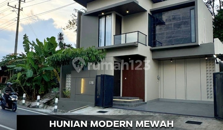 HOUSE FOR SALE (Captain Haryadi Street)