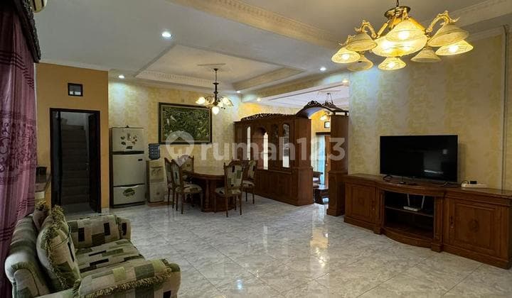 Rumah Vintage Dekat Ugm Dalam Perumahan