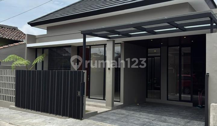 Modern Minimalist House Near a Prestigious University in Jogja City