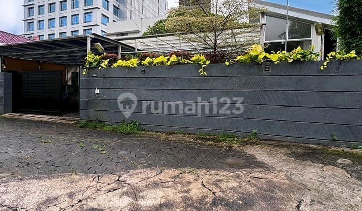 Rumah Tropis Tanah Luas Dekat Tol Cilandak