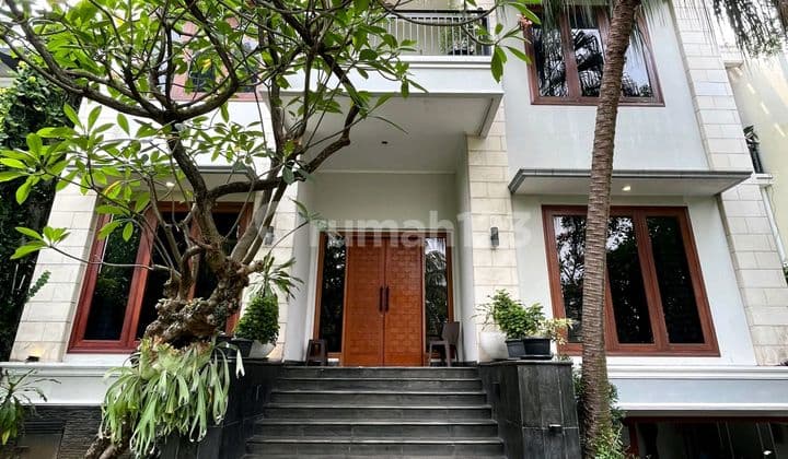 Rumah Mewah Modern Halaman Luas Area Elit Menteng